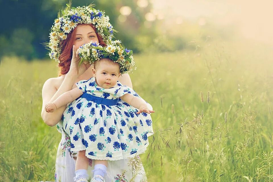 Стала мамой в летнем. Фотосессия мамы и малыша летом. Всем счастья. Я желаю всем счастья. Фотосессия в поле для малышей до года.