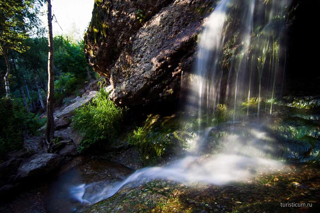 Кук караук башкортостан водопад. Водопад Кукраук в Башкирии. Водопад в Ишимбайском районе. Водопад Кук Караук летом.