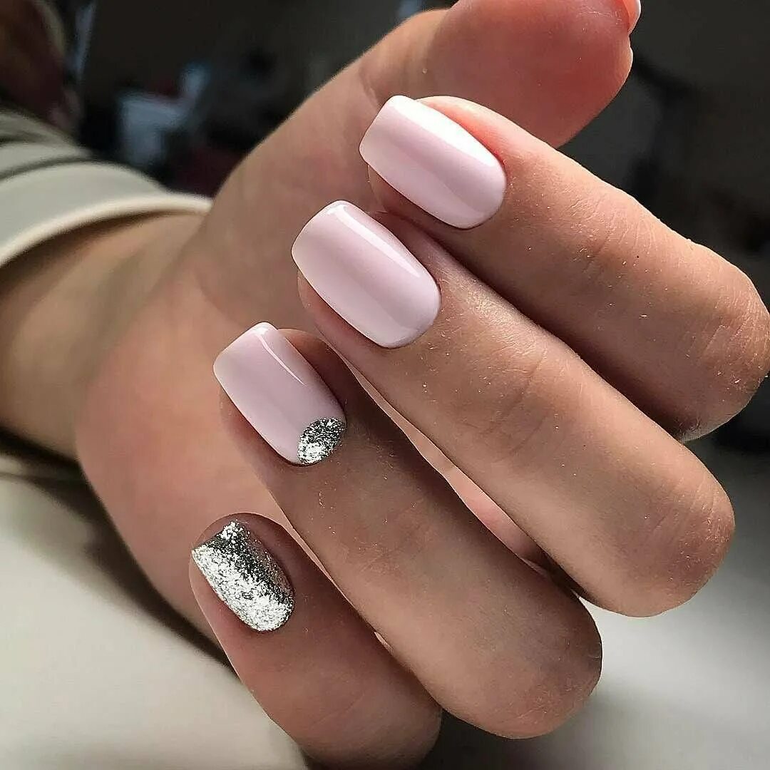 Ногти розовые с блестками. Ногти серебристые с розовым. Ногти розовые с серебром. Френч маникюр розовый с серебром. Ногти розовые с серебром.