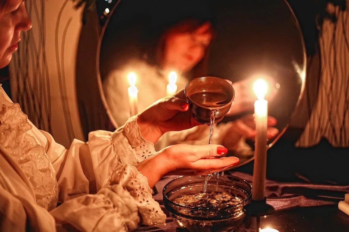 Гадание самому будущее. Гадальные ритуалы. Зеркало и свеча. Рождественские гадания. Обряд приворота.
