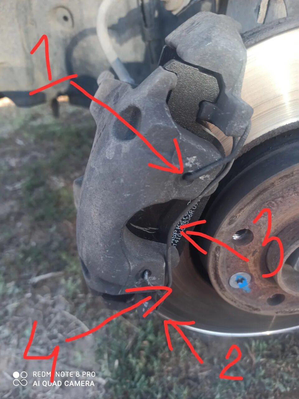 Колодки тормозные сандеро 2017. 6. Суппорт рено сандеро степвей. Задние суппорт логан степвей. Рено степвей тормозной суппорт.