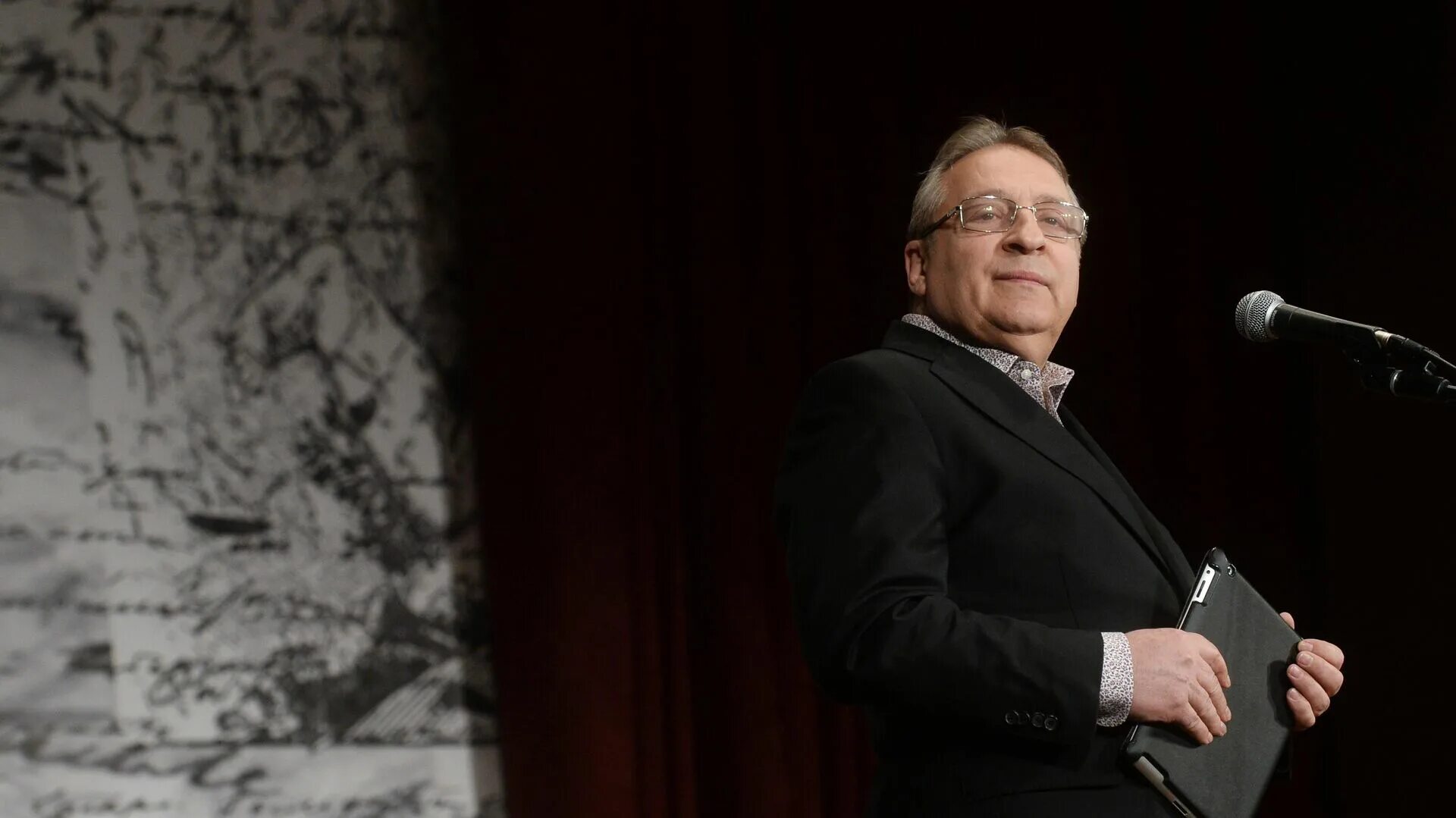 Хазанов руководитель какого театра. Геннадий хазанов. Хазанов руководитель какого театра. Геннадий хазанов 2022. Театр эстрады хазанова.