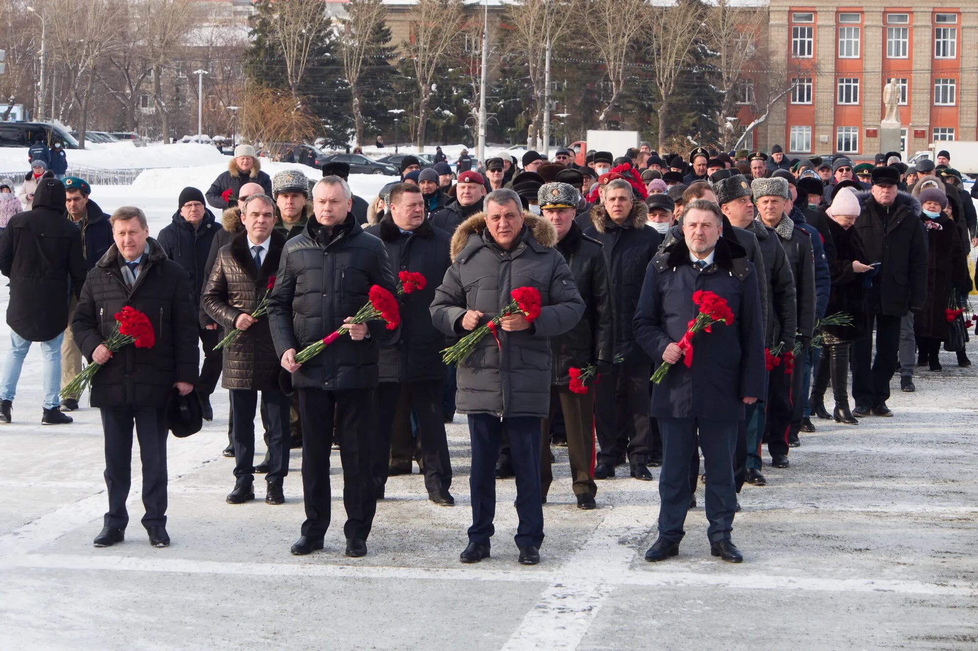 Памяти новосибирской области. Монумент славы воины-интернационалисты Новосибирск. 15 Февраля день памяти воинов интернационалистов. Новосибирск память. Губернаторы офицеры.