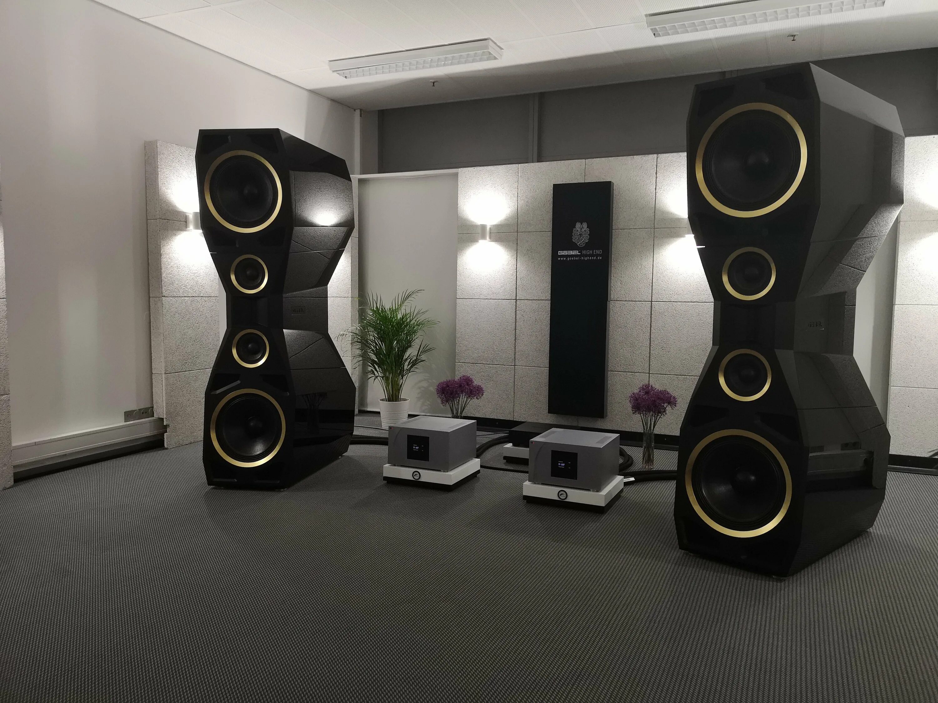 Big speaker. Big loudspeakers. Динамики стационарные. Big speaker. Американские колонки nht 1.