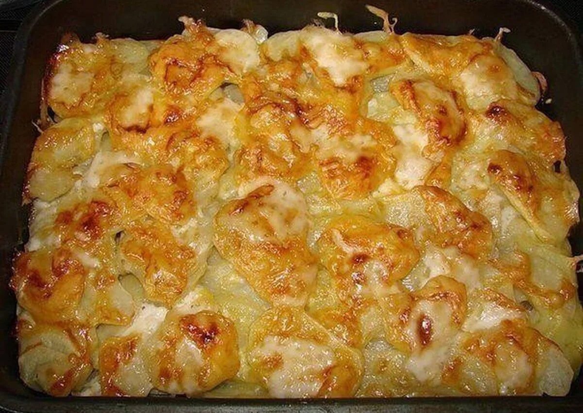Духовке простой рецепт с фото пошагово. Мясо по-французски в духовке. Картошка по французски. Мясо по-французски с картошкой. Картофель по-французски в духовке.