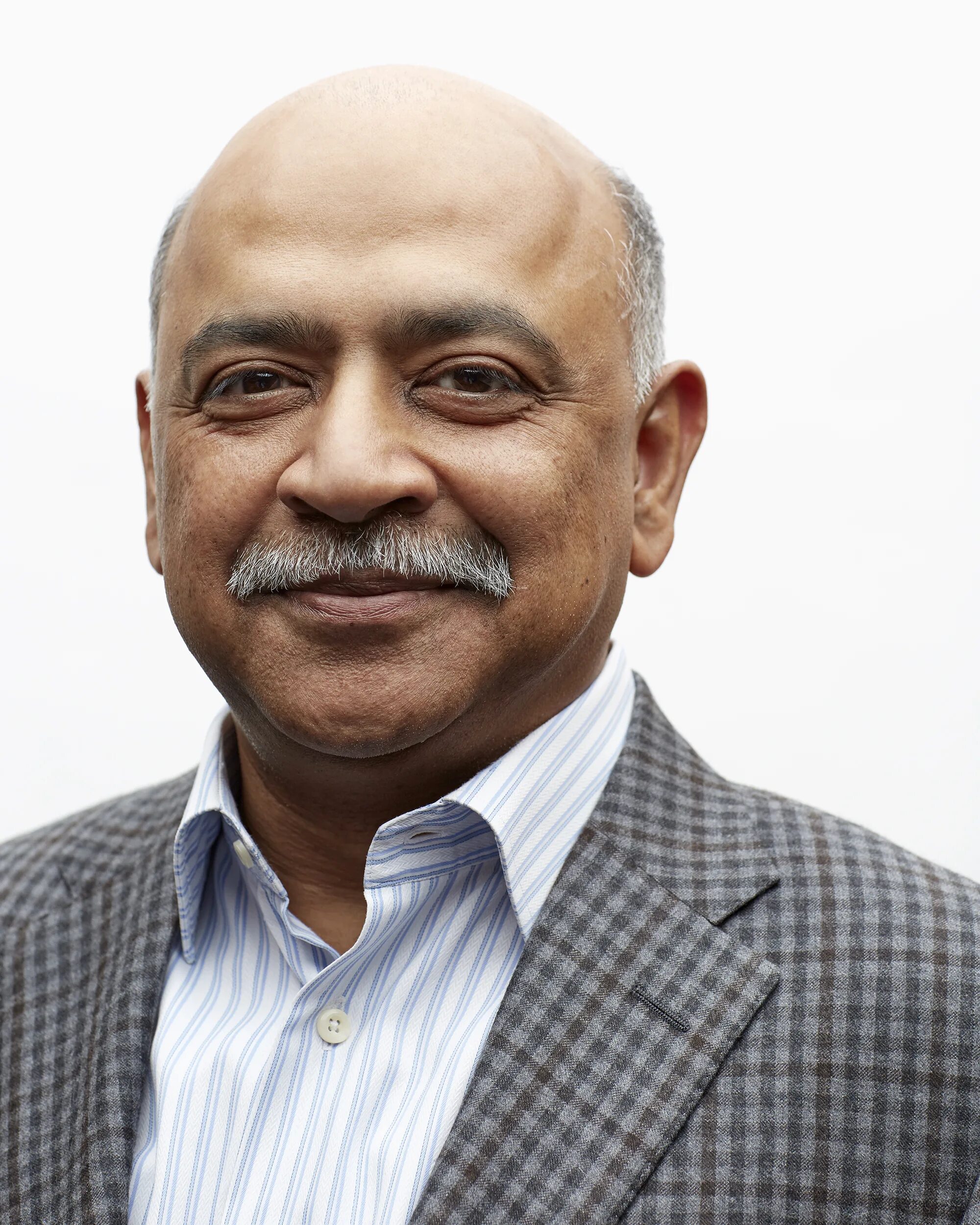 Arvind krishna ibm. Арвинд кришна ibm биография. Генеральный директор ibm арвинд кришне. Арвинд кришна. Гендиректор ibm.