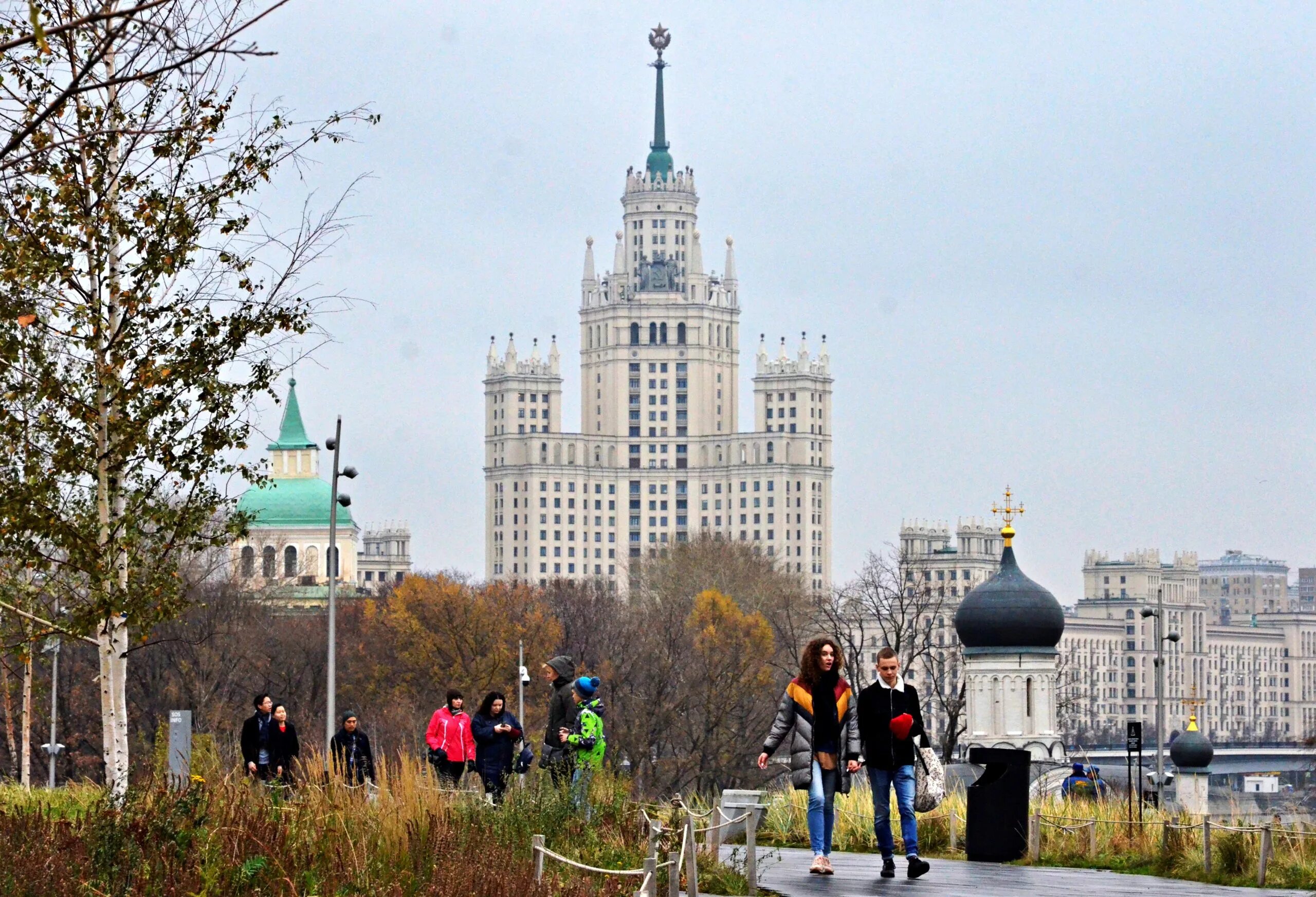 Погода в Москве. Москва сегодня. Москва пасмурно. Пасмурная погода в Москве. Погода в москве солнцево