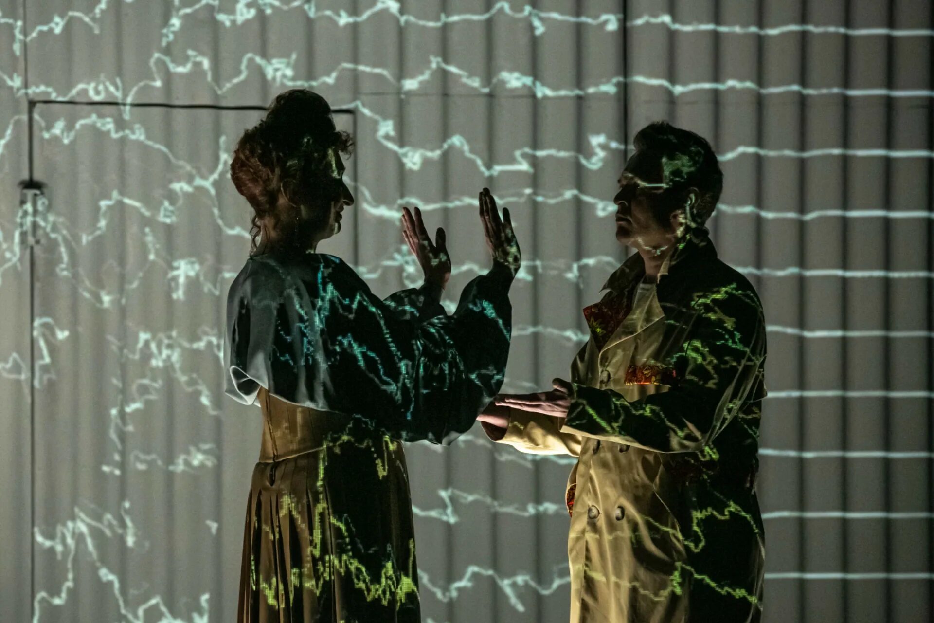 Спектакли с юрием гальцевым. Вид на крышу театра эстрады райкина. Современный театр антрепризы. Дураки дороги спектакль. Спектакль дороги дураки театр райкина актеры.