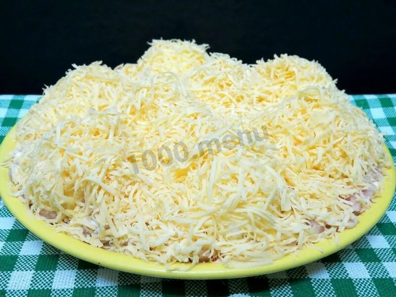 Снежные сугробы с курицей и грибами. Салат снежные сугробы. салат сугроб с курицей. салат снежный. новогодний салат сугроб.