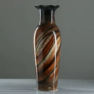 Коричневая ваза