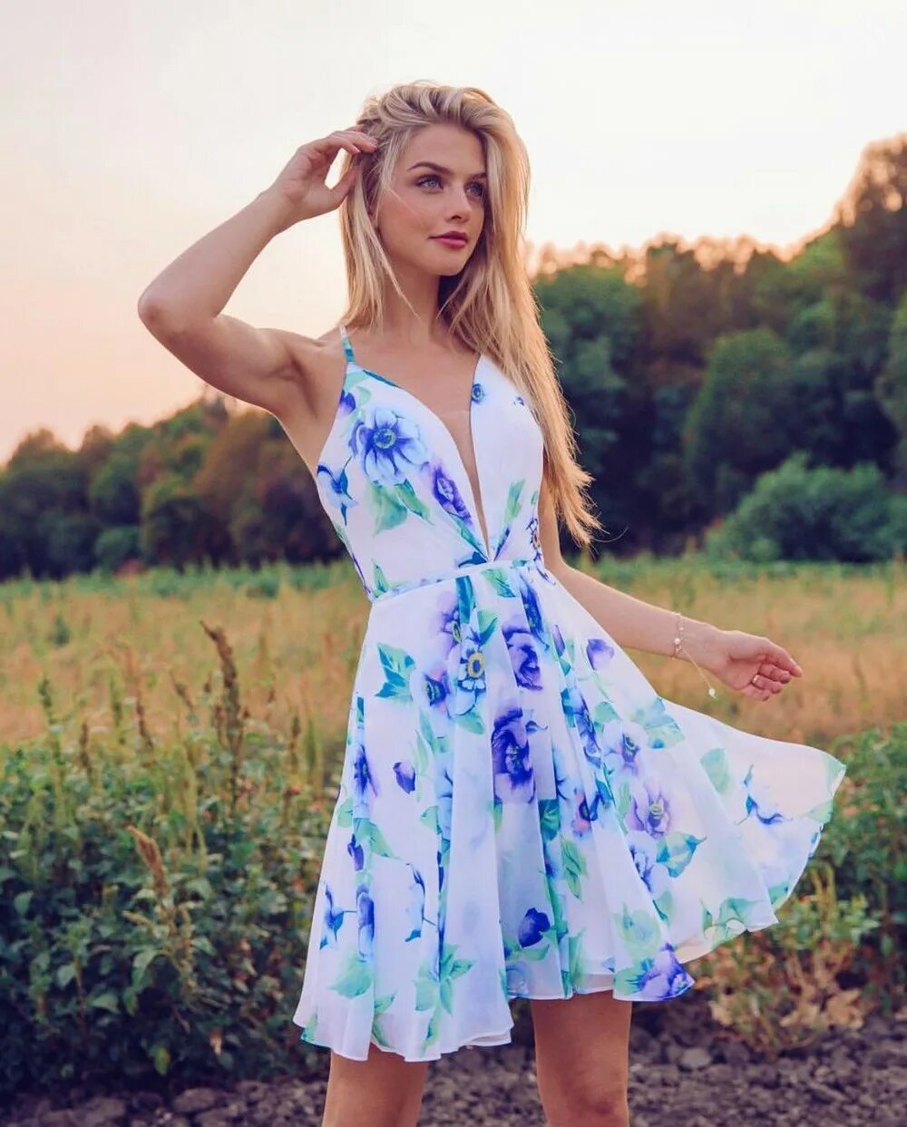 Marina Laswick в платье. Легкие летние работы