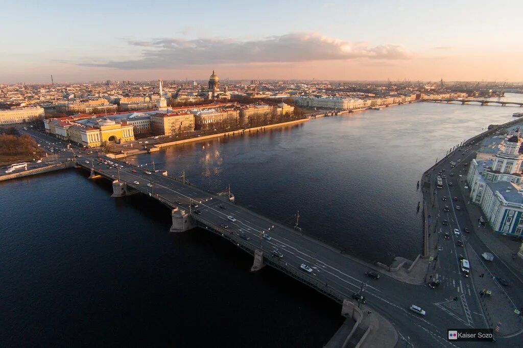 Ширина реки невы. Река Нева в Санкт-Петербурге. Река Нева мосты Санкт-Петербурга. Нива река в Санкт-Петербурге. Река Нева в Санкт-Петербурге фото.