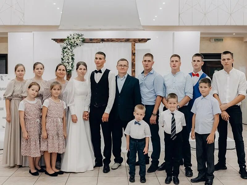 Семья. Многодетным семьям в 2024 самарская область. Победители всероссийского конкурса семья года 2023. Многодетная семья. Многодетная семья.
