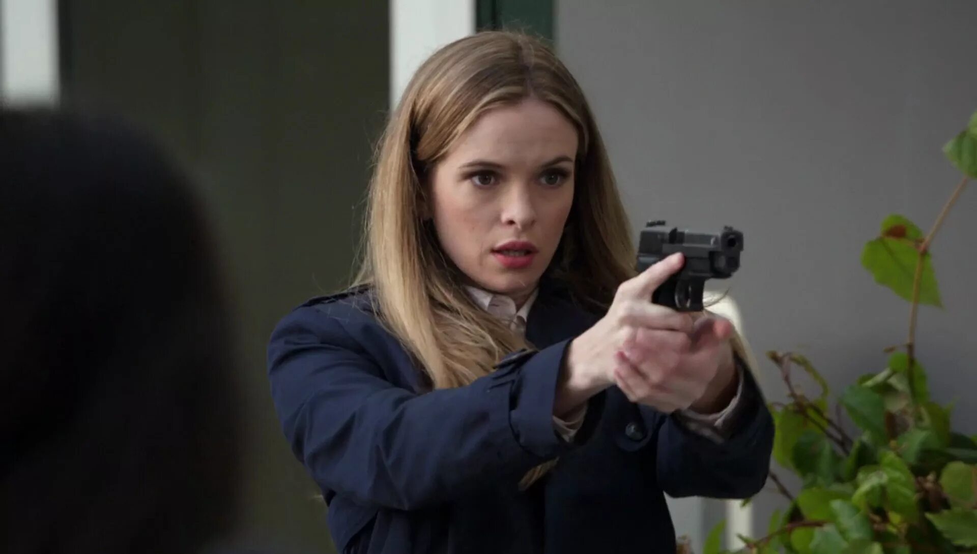 Нэнси дрю сериал эйс. Детектив про девушку. Диану крюгер бессланвые ублюдки. Оливия данэм актриса. Детектив про девушку.