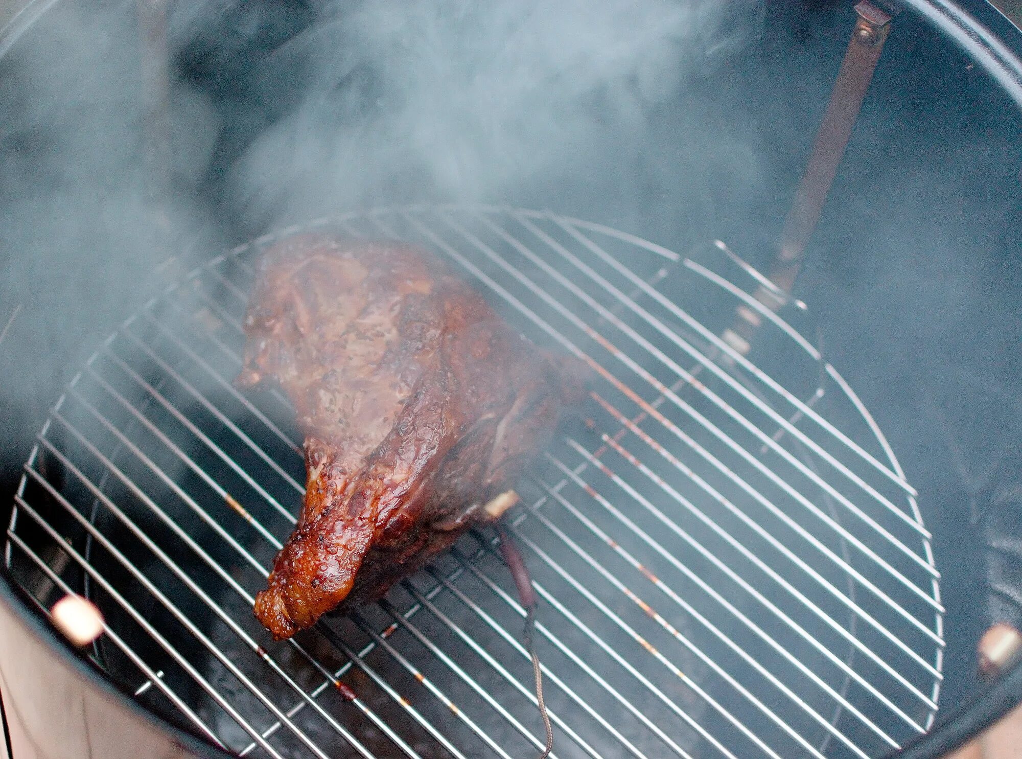 Weber копчение. Weber Холодное копчение. Горячее копчение Вебер. Холодное горячее копчение отличия. Холодное и горячее копчение в чем разница