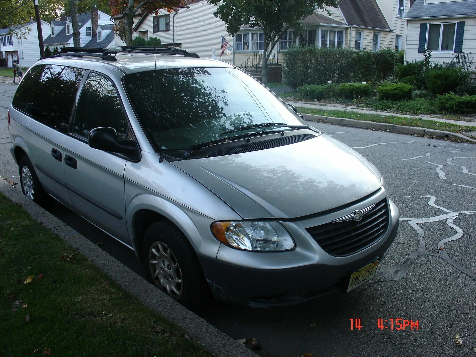 Крайслер гранд вояджер 2002. Chrysler voyager 2. Крайслер вояджер 2. 4 2002. Крайслер вояджер 2002 года.