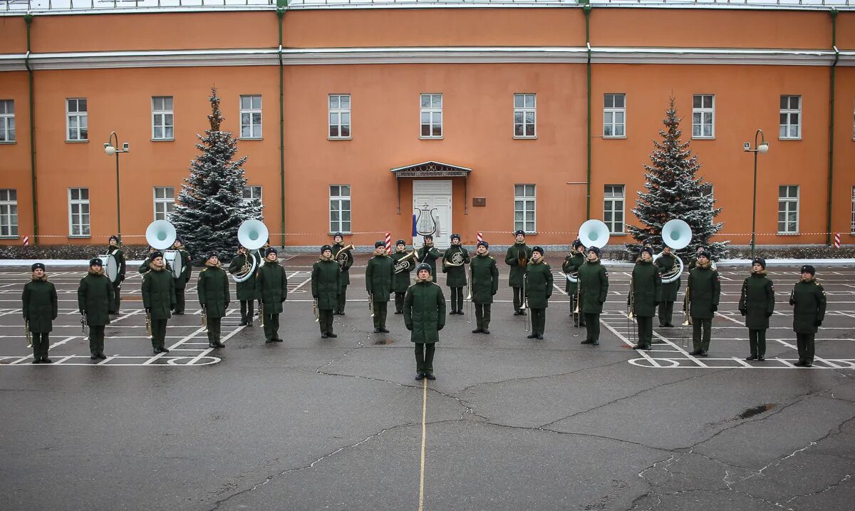 На плацу слушать. 154 Комендантский Преображенский полк. Преображенский полк в Алабино. Плацу. Занятия на плацу.