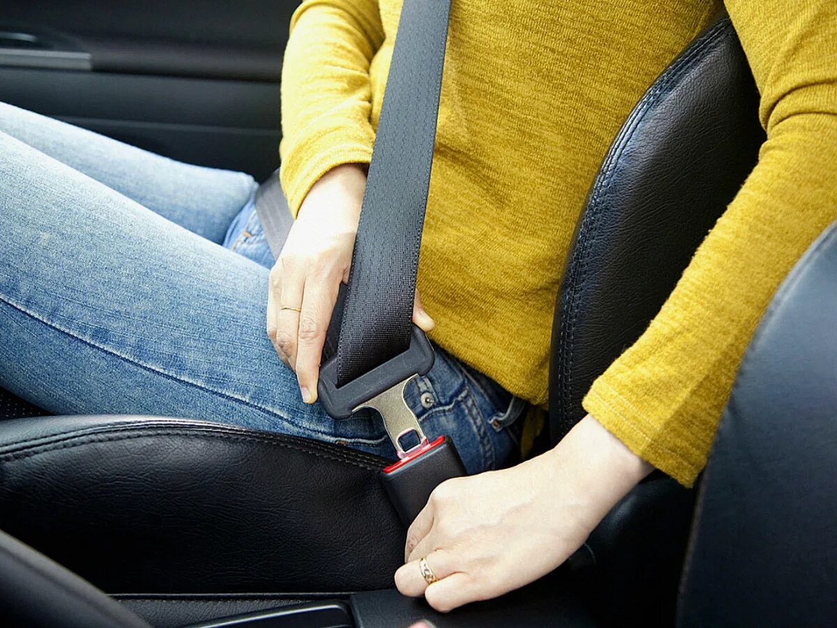 Seat Belt. Пристегнуть ремни. Пристегнутый ремень безопасности. Пристёгивайте ремни безопасности.