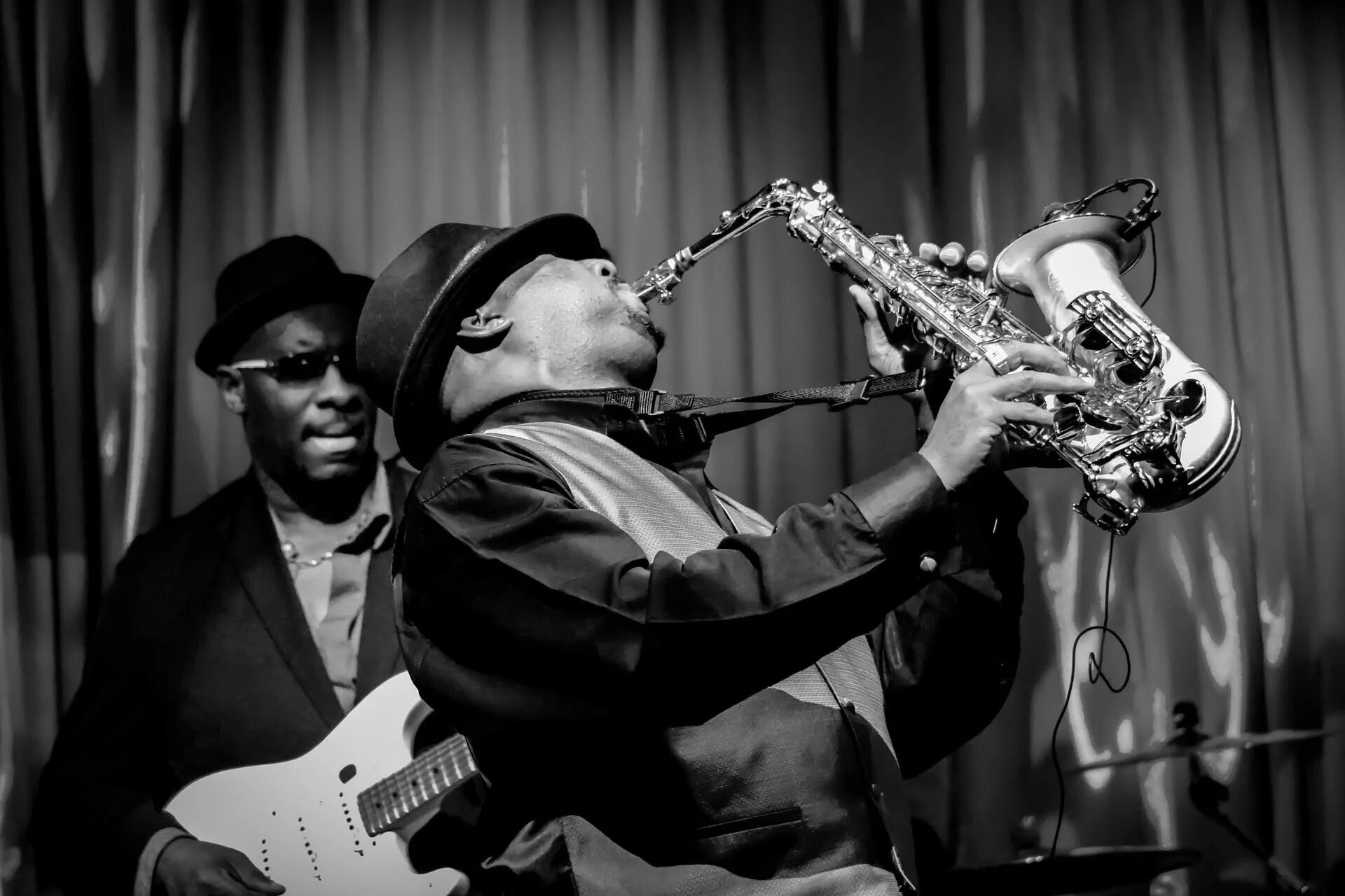 Даешь блюз. Джаз и блюз. Блюз музыканты. Музыканты в кафе. Джазовые композиции.