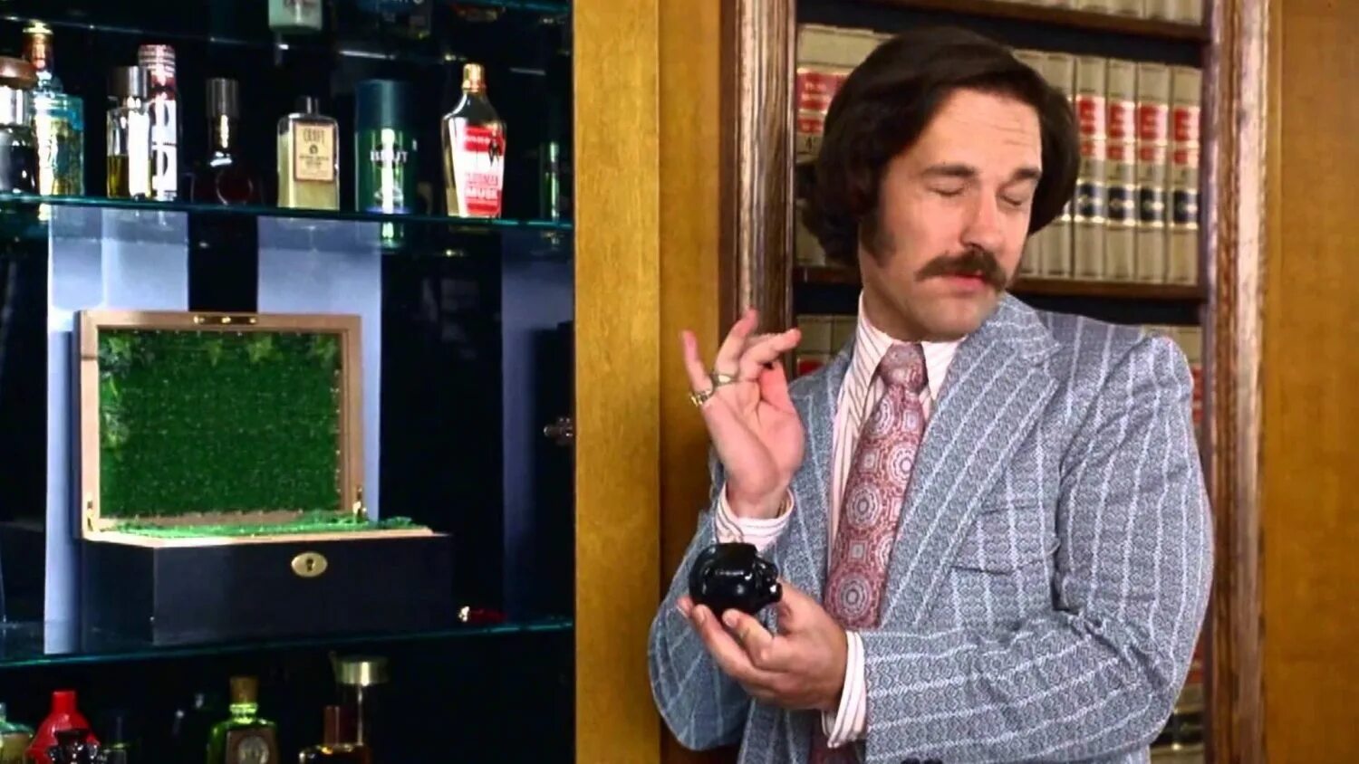 Https real bit net. Anchorman: the Legend of Ron Burgundy. Пол Радд телеведущий. Пьет одеколон.