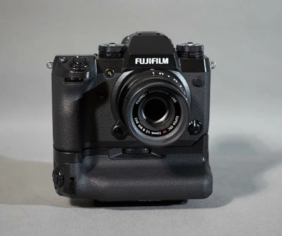 Fujifilm's flagship X-H2S camera offers 6.2K video and 40 fps burst shooting