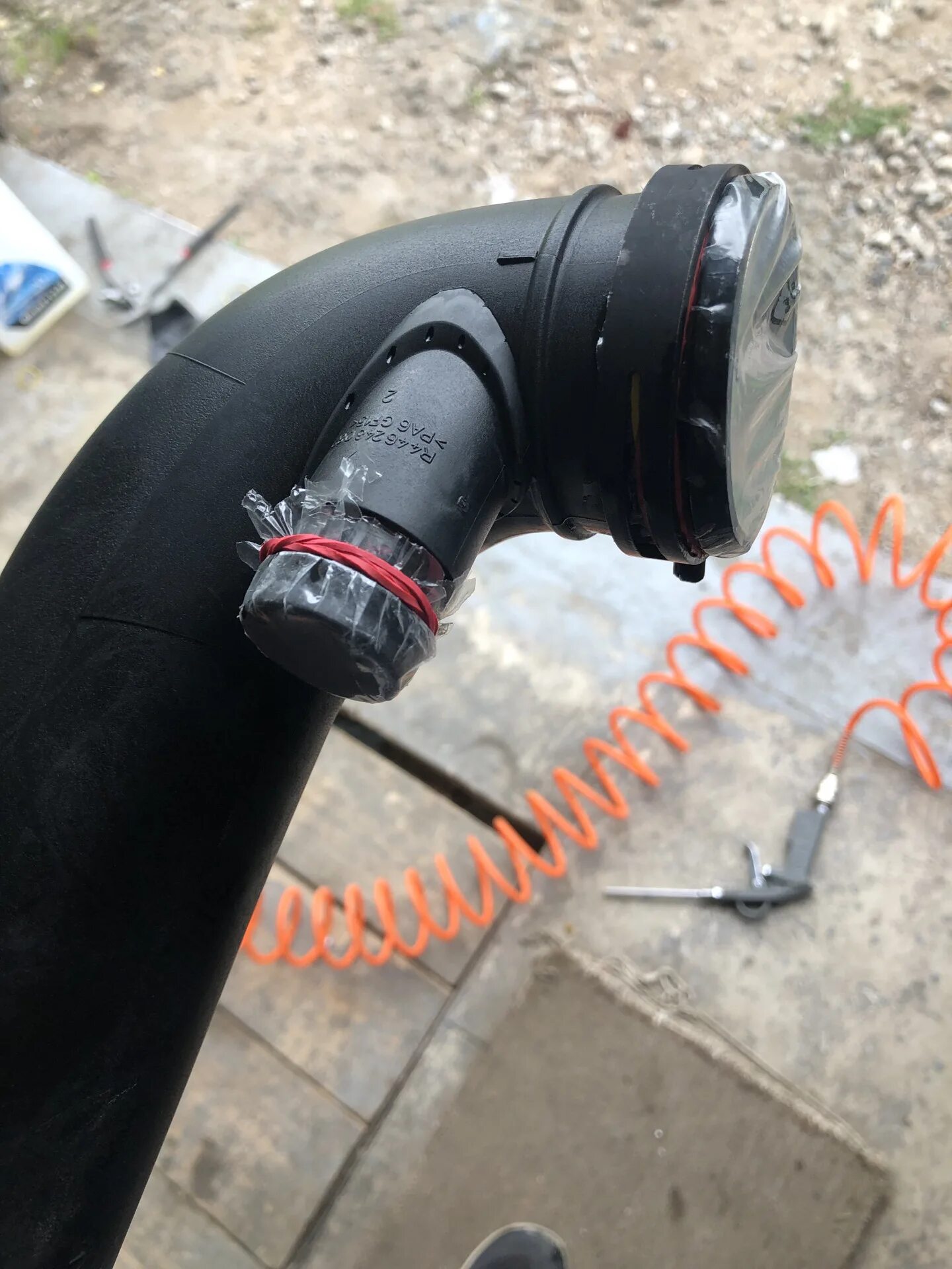 Патрубок впуска tsi 1. 8 tsi. Патрубок интеркулера b6 1. Впускной патрубок турбины 1. 1.