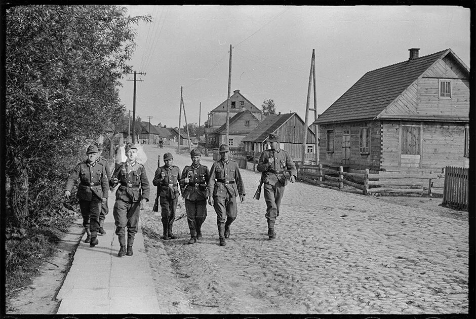 Белоруссия в оккупации.села. Немецкие деревни в Германии 1945. Немецкая деревня 1945 года. Фашистская деревня