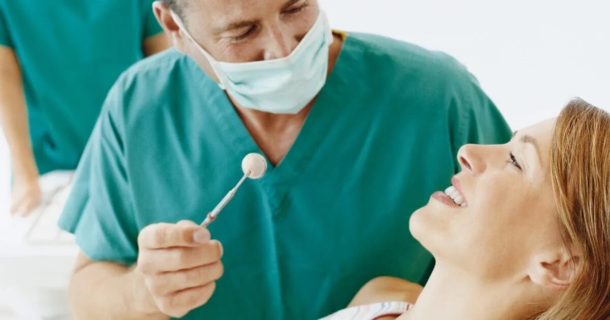Остановить кровотечение удаления зуба. Луночковое кровотечение. Остановка луночкового кровотечения. Остановка луночного кровотечения в стоматологии. Местные способы остановки кровотечения после удаления зубов.