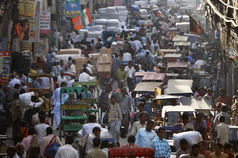 Мумбаи население 2022. Дели Индия перенаселение. Перенаселение в Нью Дели. Самый густонаселенный город Индии.