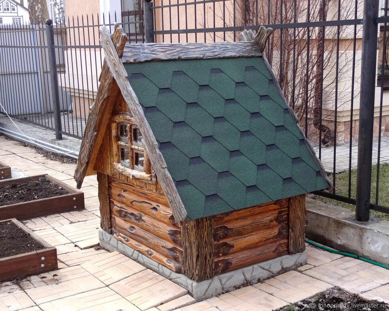 Домик для скважины на даче. Колодезный домик "Лотос". Колодец с крышей домиком. Деревянный домик для колодца. Декоративный домик для колодца.