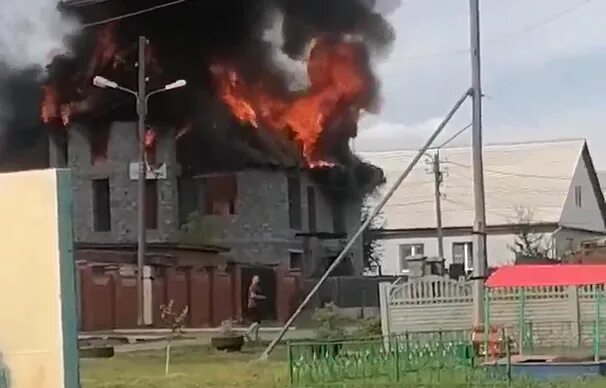 Можно строить дом на месте сгоревшего. Большая мурта красноярский край сгорела дом. сгорел дом красноярский край шушенский район 28.12.2025. пожары в сибири. хайрюзовка красноярский край пожар церковь.