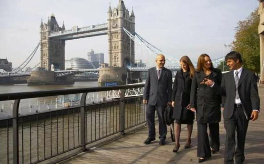 Богатый человек. Лондонские бизнесмены. Бизнесмены англии. Бизнесмены англии. Бизнесмены англии.