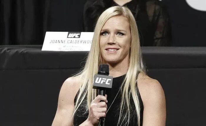 Холли халстон в молодости. Холли холм фото. Холли холм бокс. Holly holm paparazzi. Холли хелстон в джинсах.