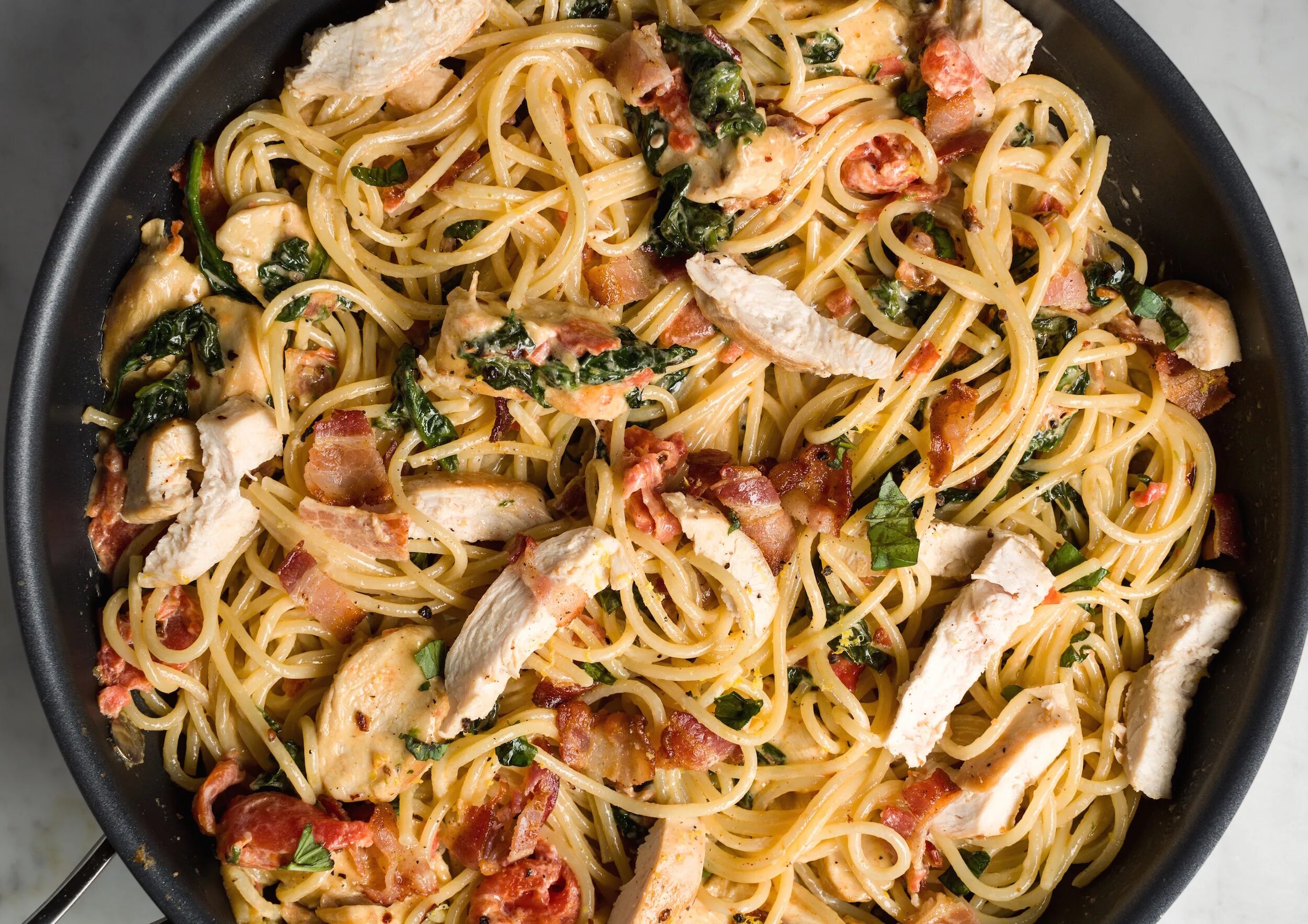 Макароны с курочкой. Макароны с курочкой. Макароны с грудкой. Как приготовить макароны с куриными. Спагетти с куриным мясом.