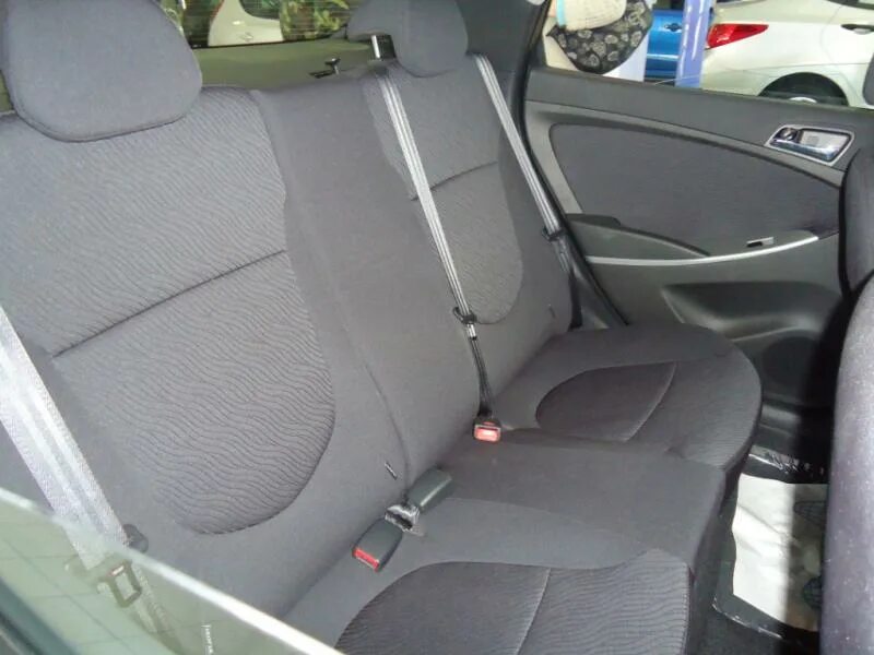 Хендай солярис задние сиденья. Задние сиденья солярис 2. Задние сиденья хендай солярис. Заднее сиденье хендай солярис 2011 года. Хендай солярис 2021 салон заднего сидения.