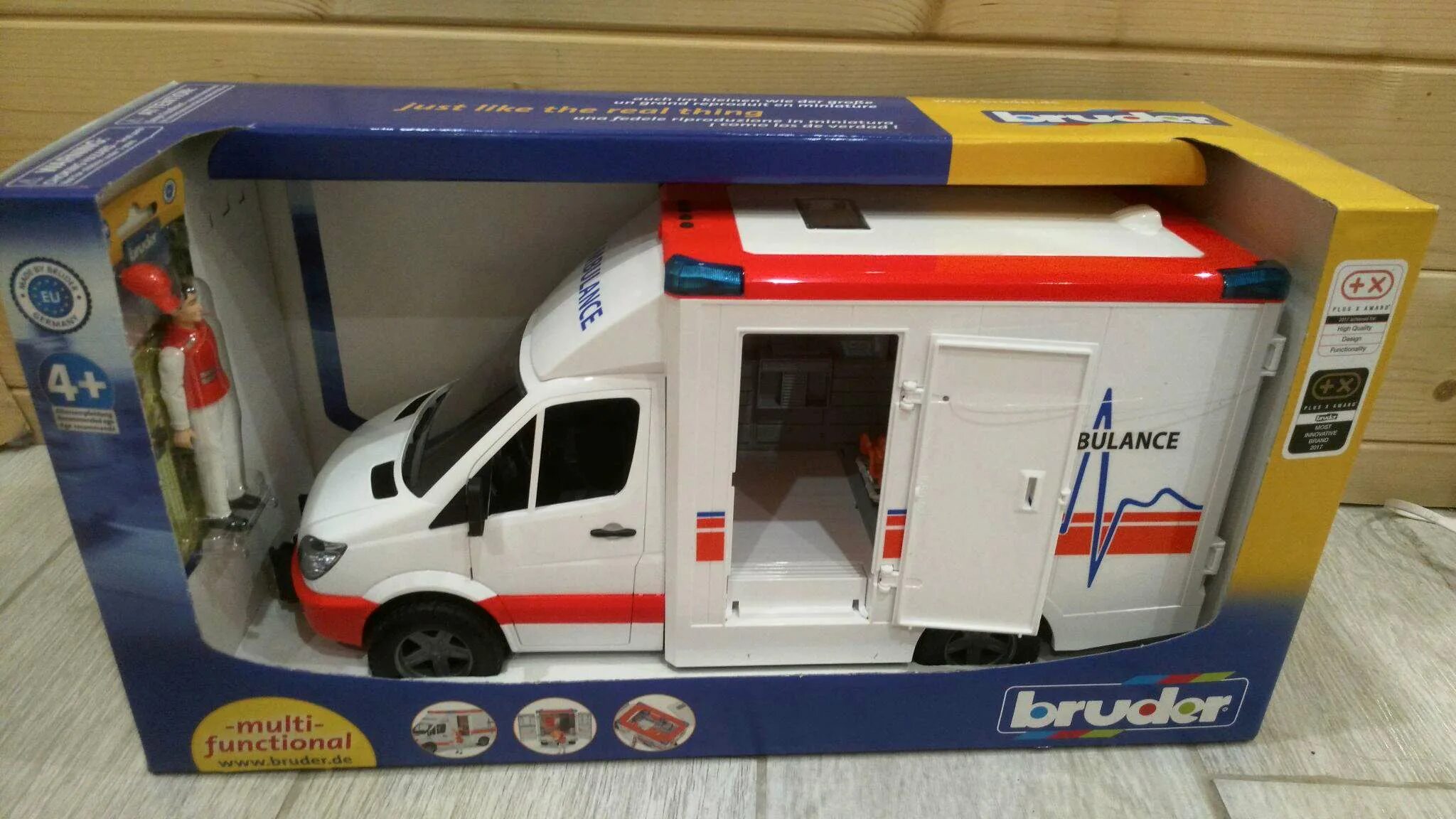 Фургон bruder mb sprinter (02-536) с фигуркой водителя 1:16. Скорая брудер. Брудер мерседес бенц спринтер дорожная служба 02-537. Брудер реанимация. 02536 bruder.