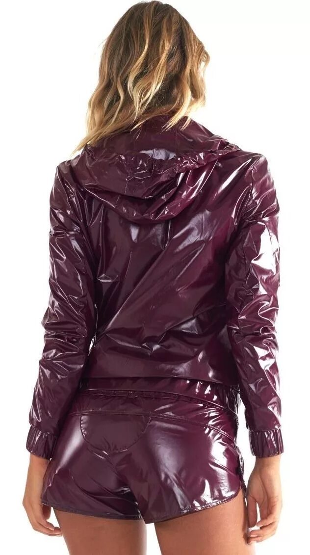 Блестящая металлик мужская куртка бомбер. Куртка лакированная женская. Зимн куртка женская асос. Shinynylonartsbound down jacket. Puffy jacket down shiny.