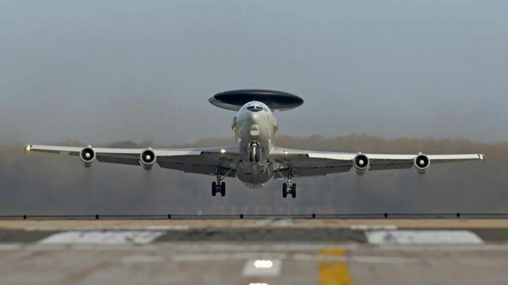Разведчик нато. АВАКС самолет разведчик. E-3a AWACS самолет НАТО. АВАКС НАТО. Самолеты разведчики НАТО.