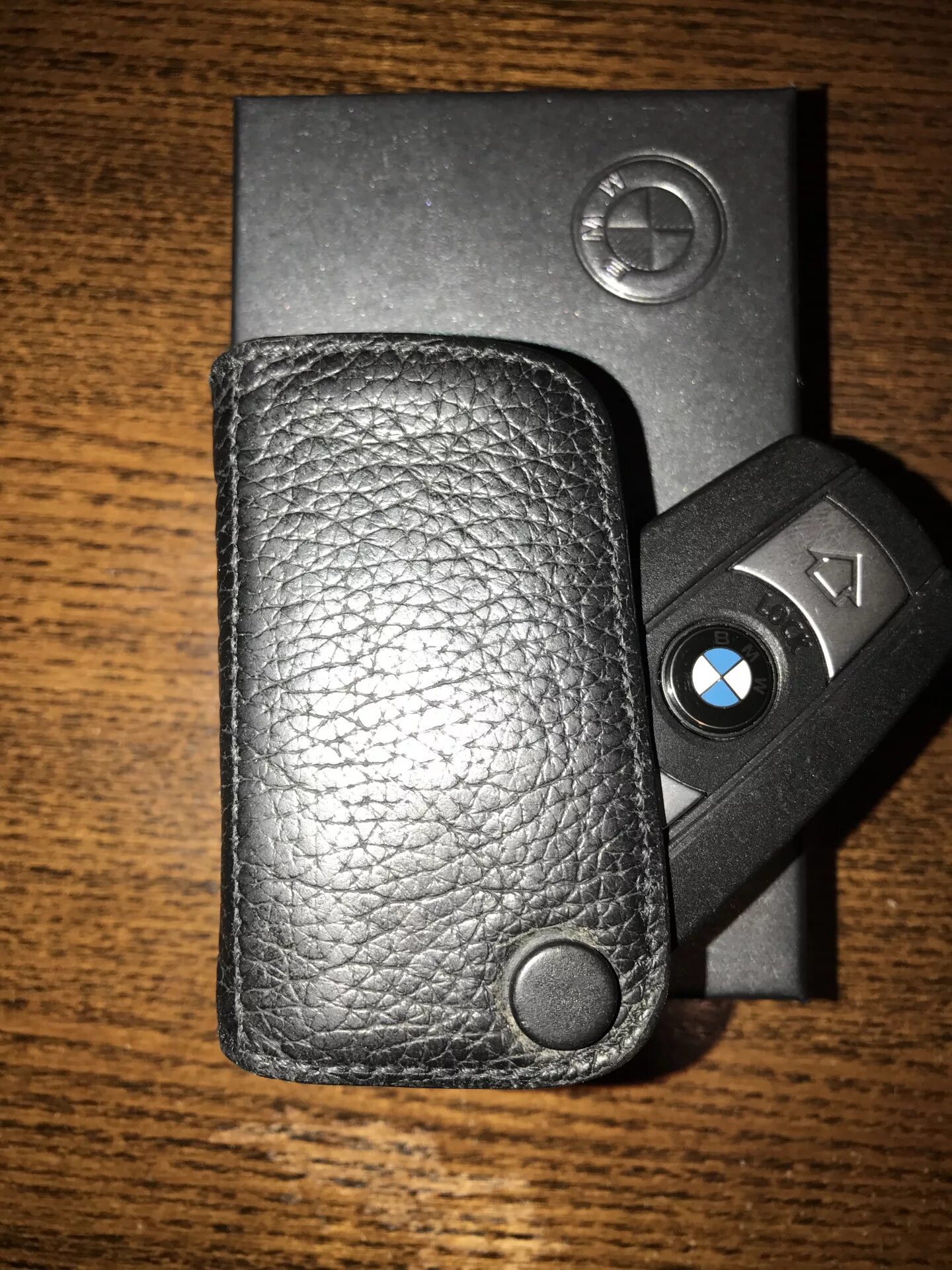 Bmw x5 e70 ключ. Смарт ключ бмв х5 е70. Смарт ключ bmw x7. Чехол ключа bmw e70. Ключ бмв х5 е70.