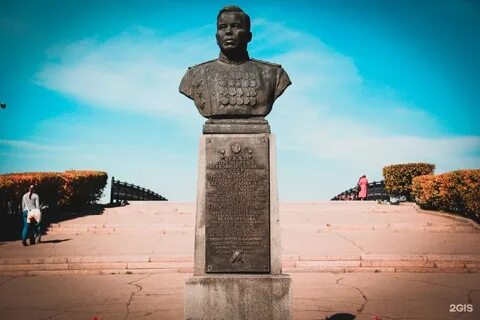 Памятники генералу