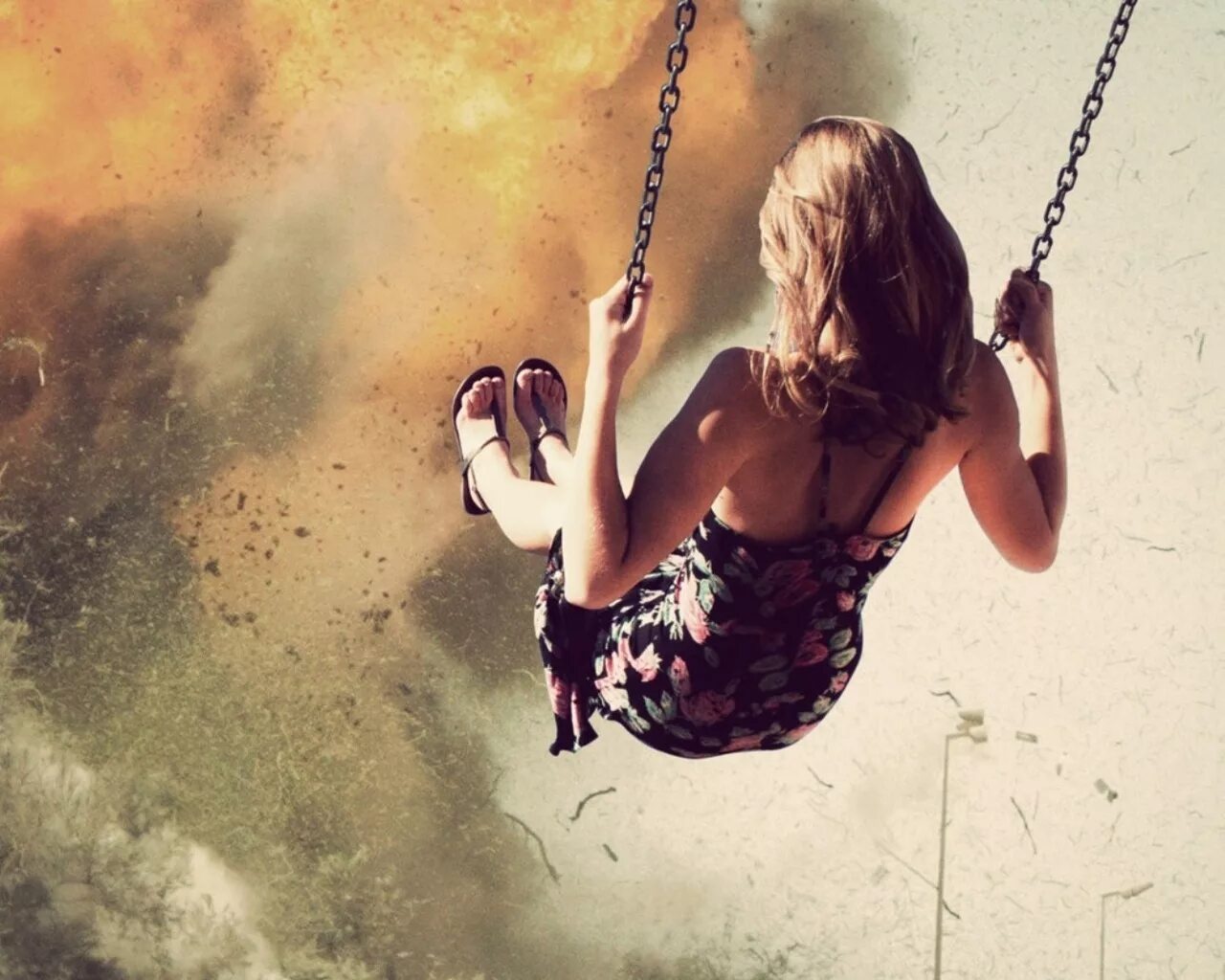 девушка на качелях в небе. мистические качели. качели. фотосессия в цветах. женщина осень.