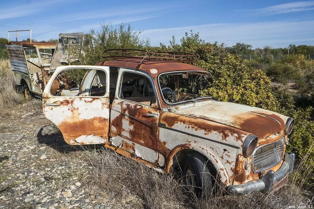 железо, ржавое железо берджесс. ржавые детали. старинные машины. самая ржавая машина в мире. фольксваген жук 1963 ржавый.