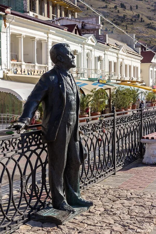 Памятник Куприну в Севастополе. Памятник Куприну в Балаклаве. Куприн в Севастополе.