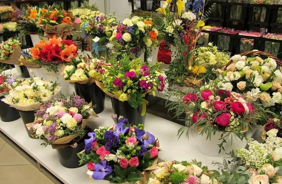 Цветочный магазин тобольск. ФЛОРАМАРКТ. ФЛОРАМАРКТ VIP. Цветы в цветочном магазине. Цветы магазинные.