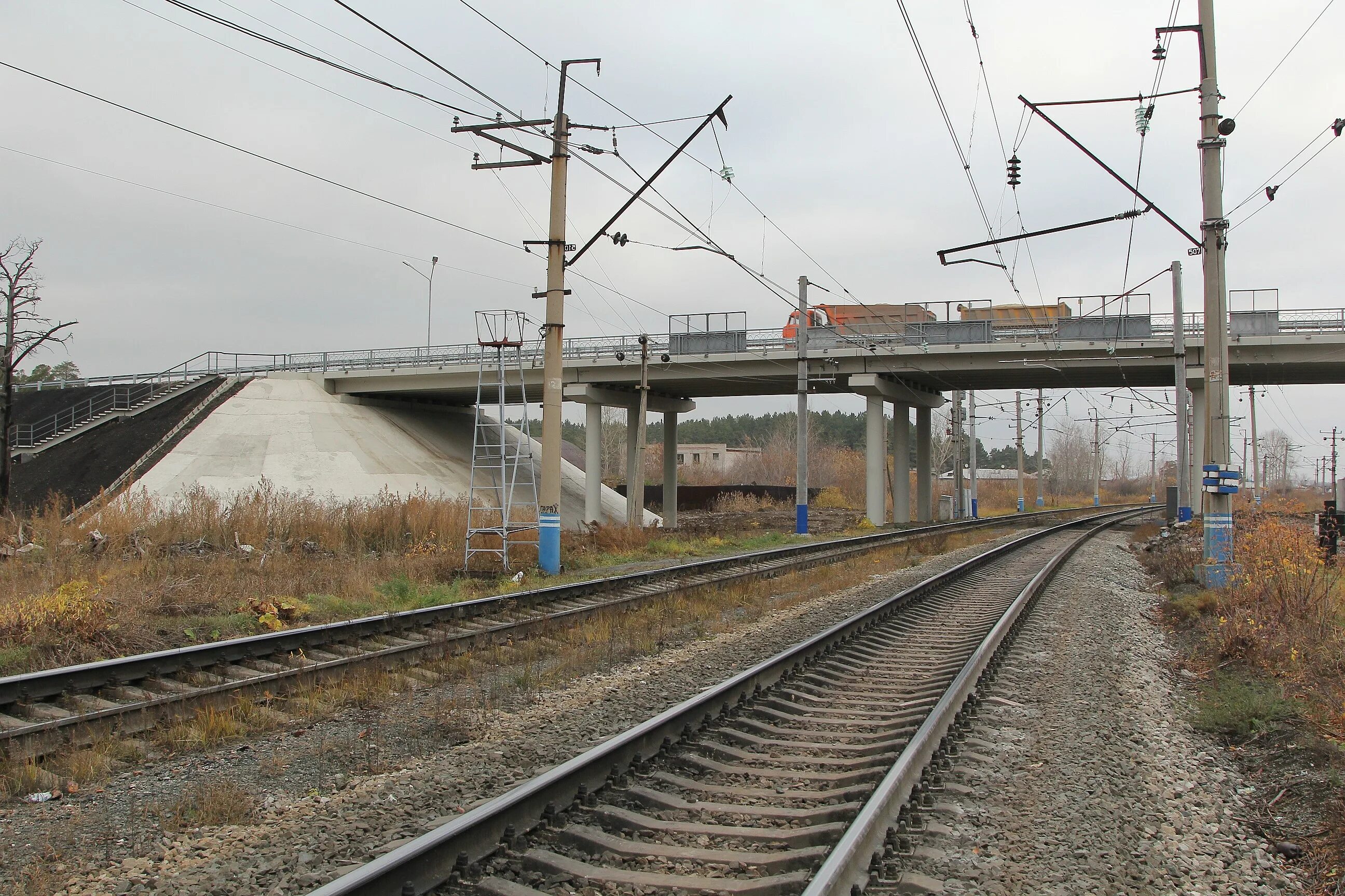 путепроводная развязка. современные дороги. путепровод репино. транспортные сооружения эстакады. путепровод дунайский московское.