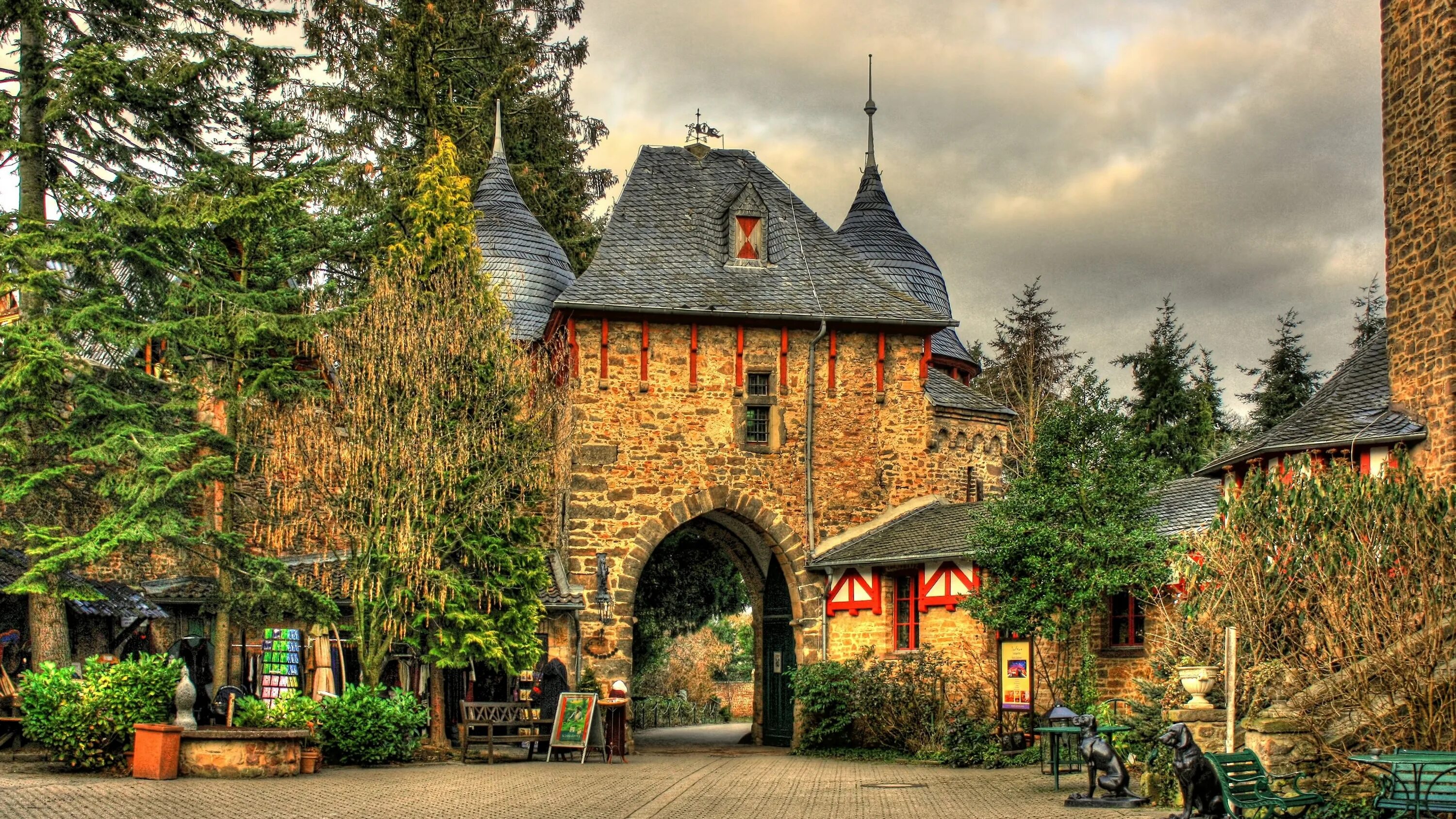 This old town. Замок Зацвей Германия. Burg Германия деревня. Нюрнберг природа. Замок Зацвай (Burg Satzvey).