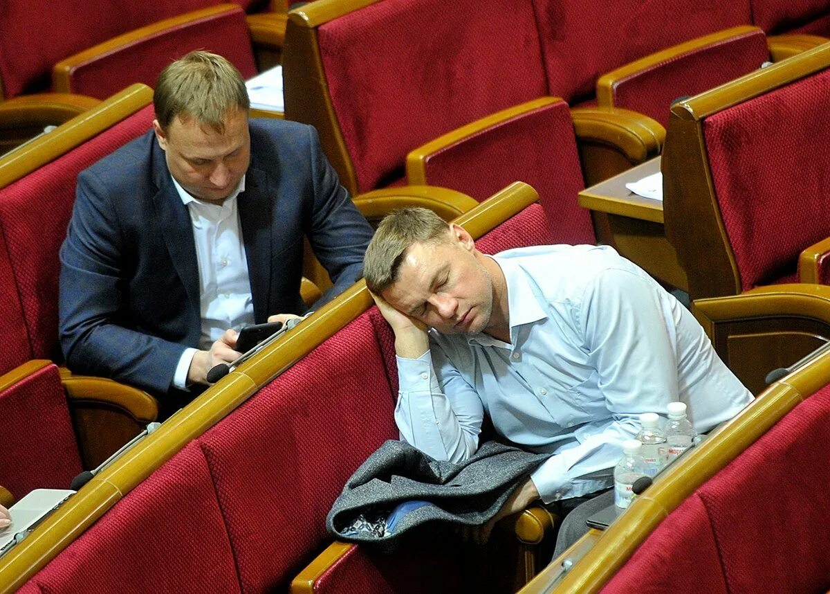 Виталий милонов сво. Виталий милонов депутат. Чиновник. Депутаты госдумы. Депутат александр хинштейн.