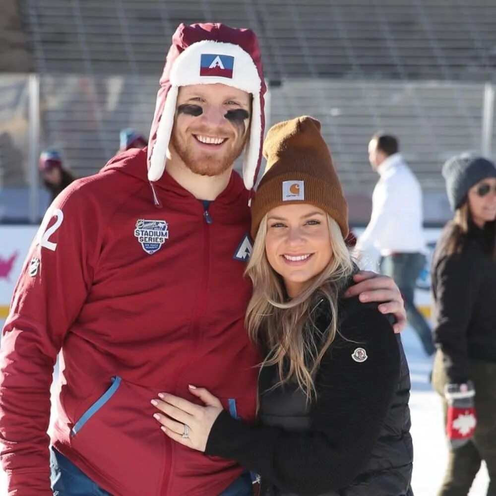 Габриэль Ландеског. Gabriel Landeskog NHL. Габриэль Ландеског хоккеист с женой. Габриэль Ландескуг хоккеист в Швеции. Невероятна жена