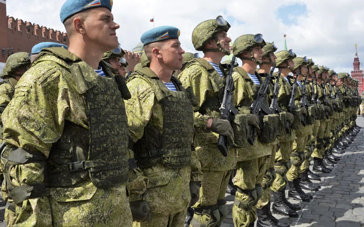 Воздушно-десантные войска. ВДВ войска. Солдат Российской армии. Воздушные десантные войска.