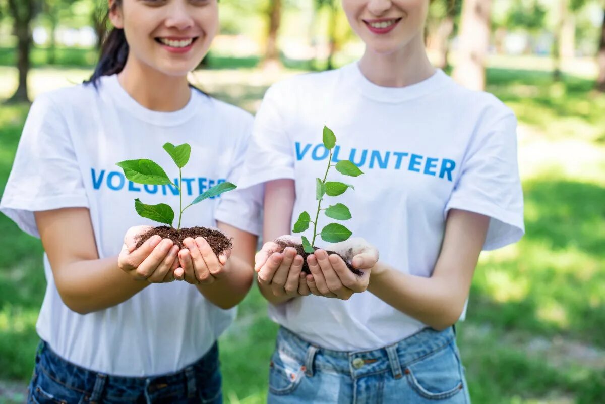 Нужны ли волонтеры. Волонтерство. Подростки волонтеры. Волонтеры картинки. Волонтерство в современном мире.